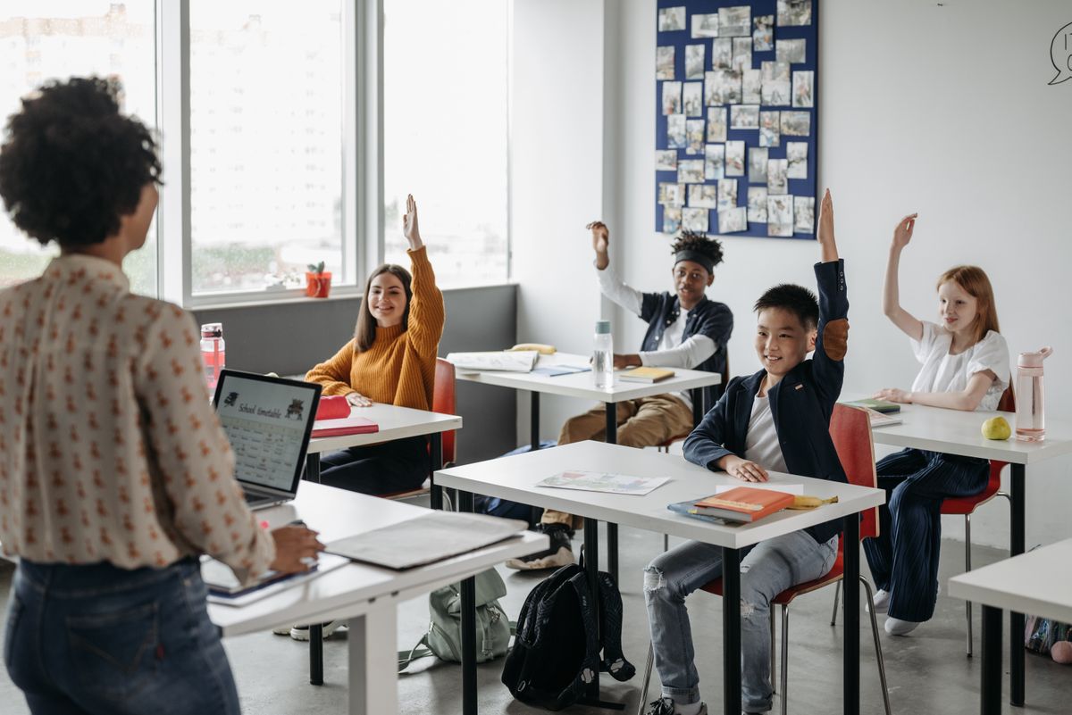 Enfants en classe organisée